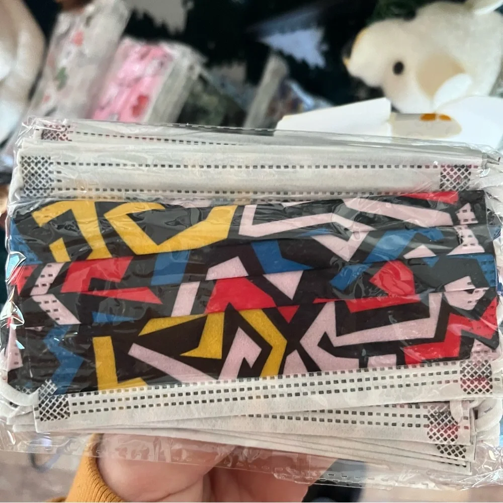 🆕100pc Kids Size Face Masks (10 different designs)💕